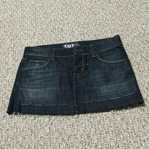Y2K mini denim skirt! Super trendy and cute
